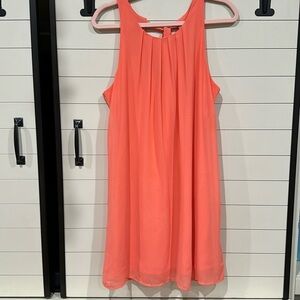 Beautiful light and flowy dress. Size medium. Pit 20”. Length 34”